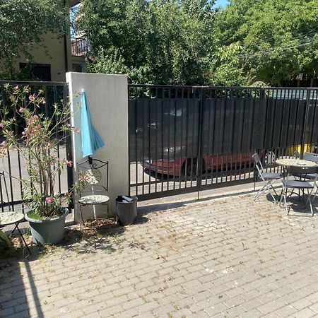 Lovely Apartment In Villa In Bukarest Exteriör bild