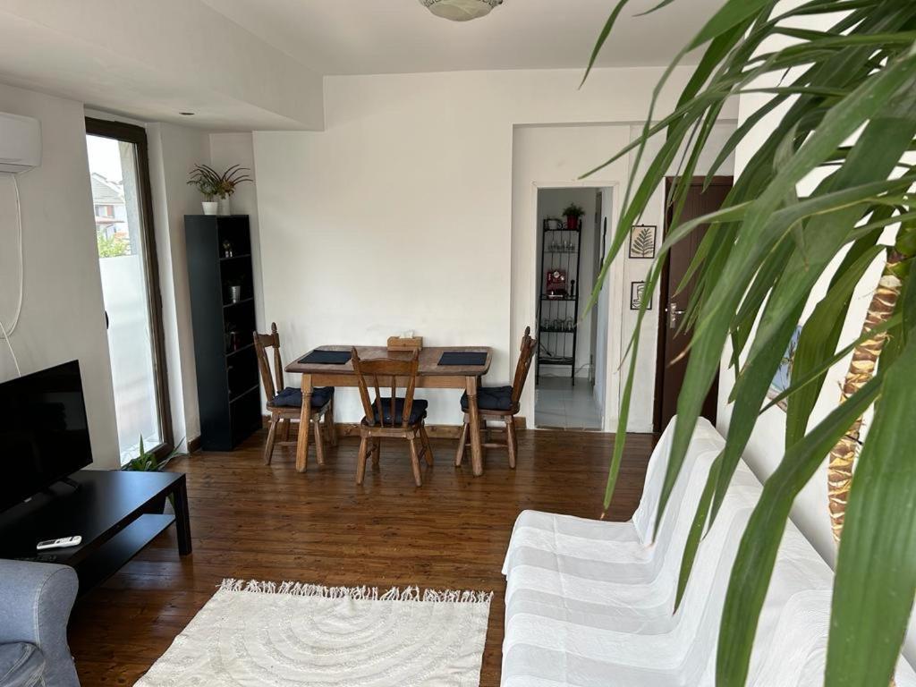Lovely Apartment In Villa In Bukarest Exteriör bild